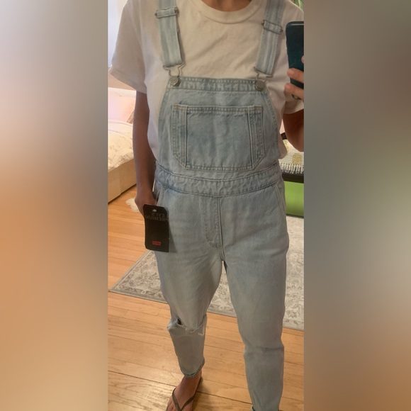 NEW!! Levis Premium Denim Overalls - size 29 light denim - Picture 2 of 15
